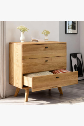 Dubová komoda so zásuvkami na nohách